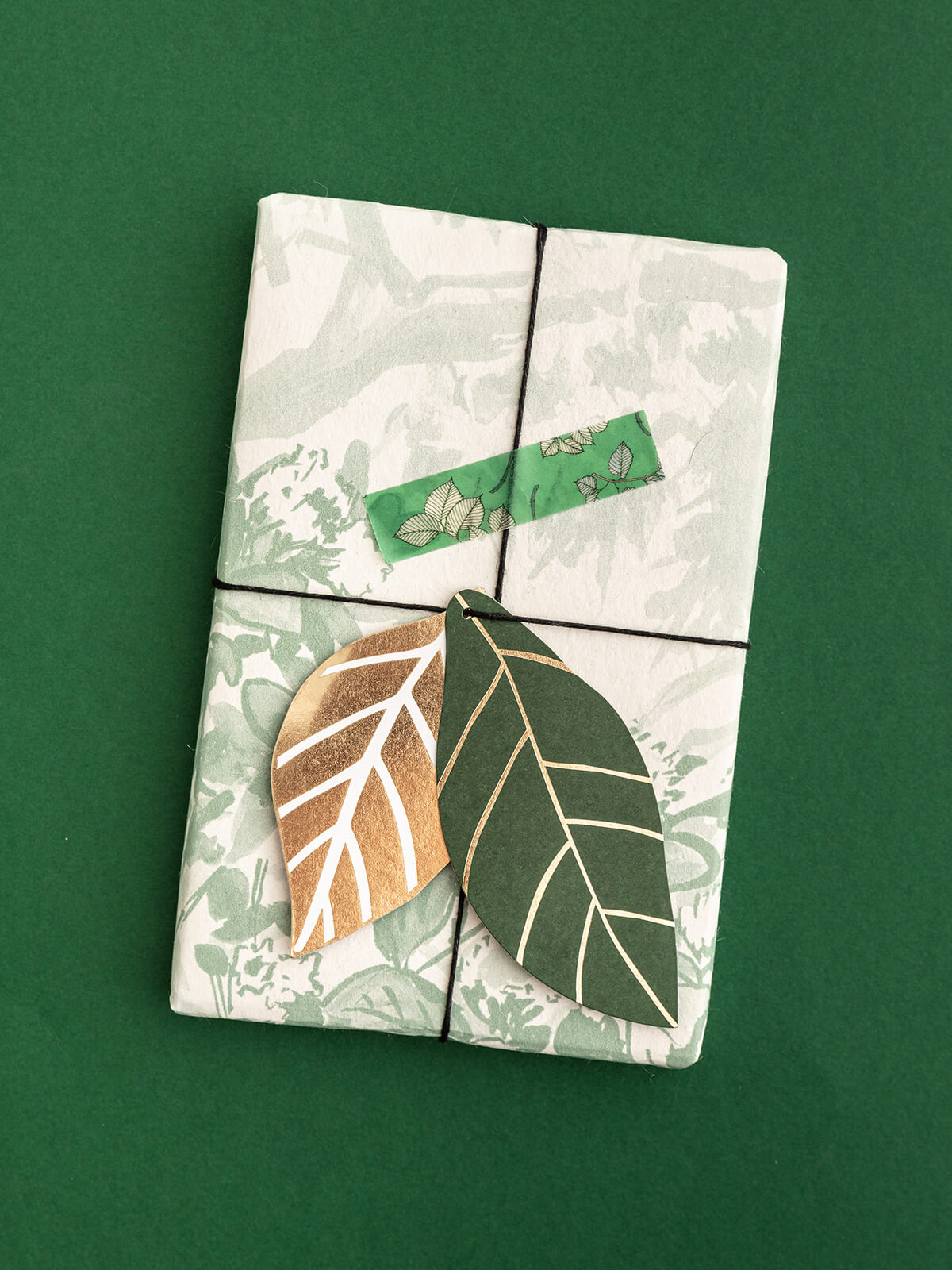 Leaf gift tags