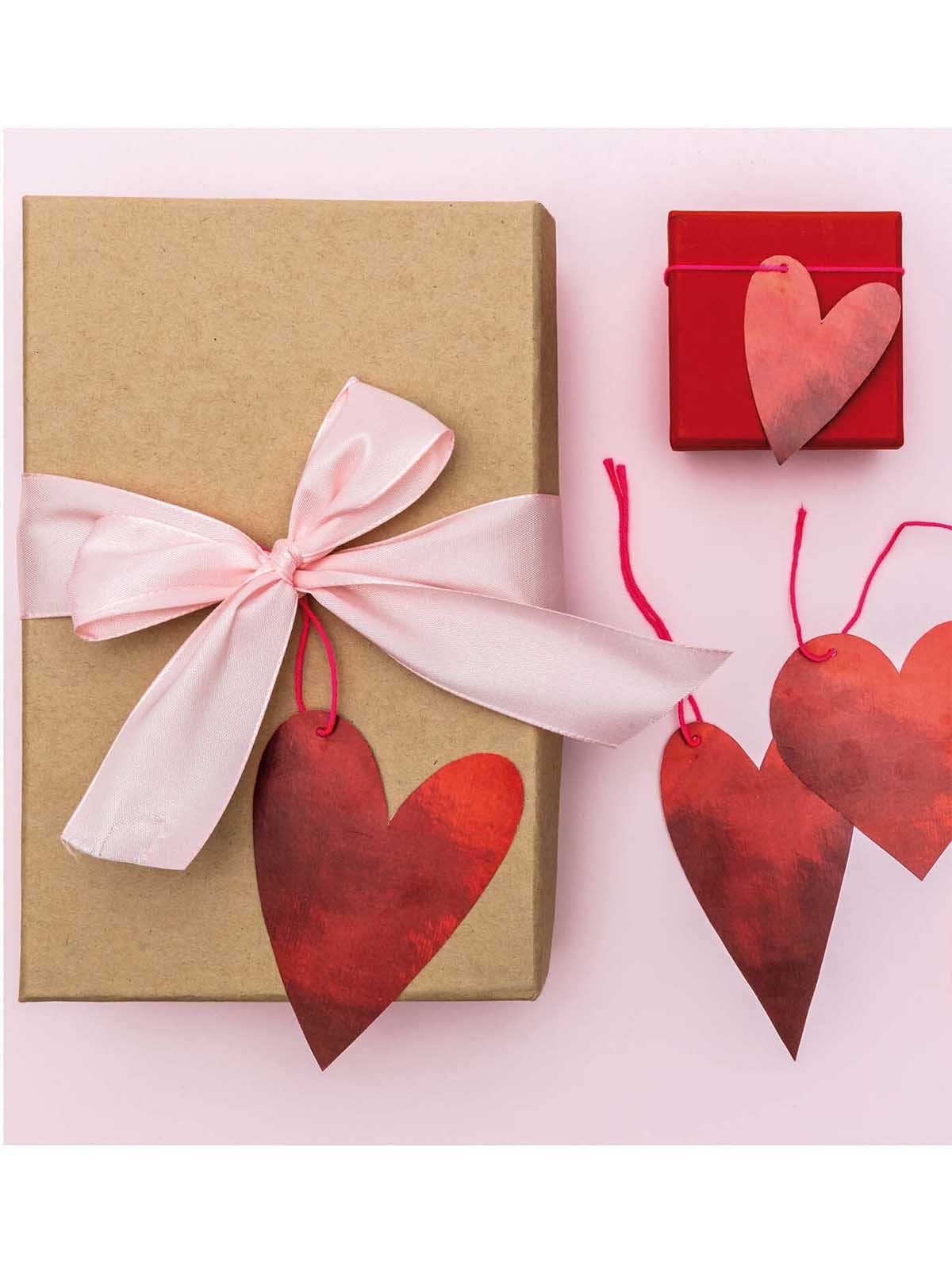 Red heart gift tags
