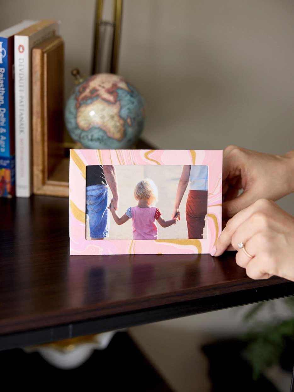 pink marbled photo frame